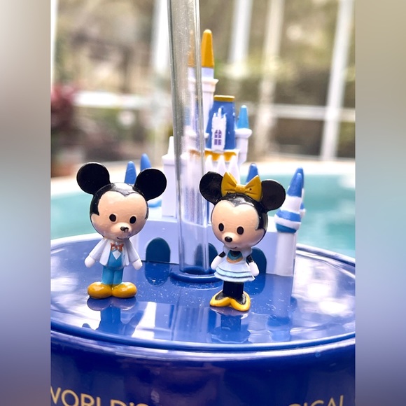 WDW 50th Anniversary collection.Mickey & Minnie Mouse w/ castle on tumbler’s lid - Picture 3 of 12